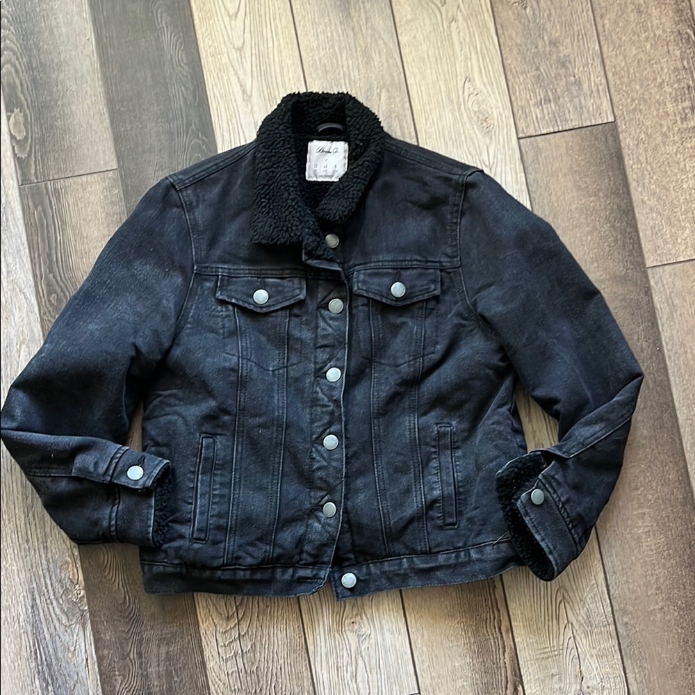 Black Denim Jacket with Faux Sherpa Collar and Lining Women’s Size 8